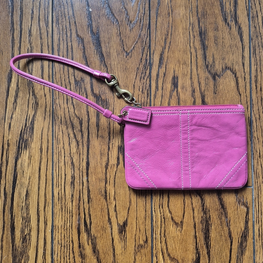 Coach Wristlet Purse Pink